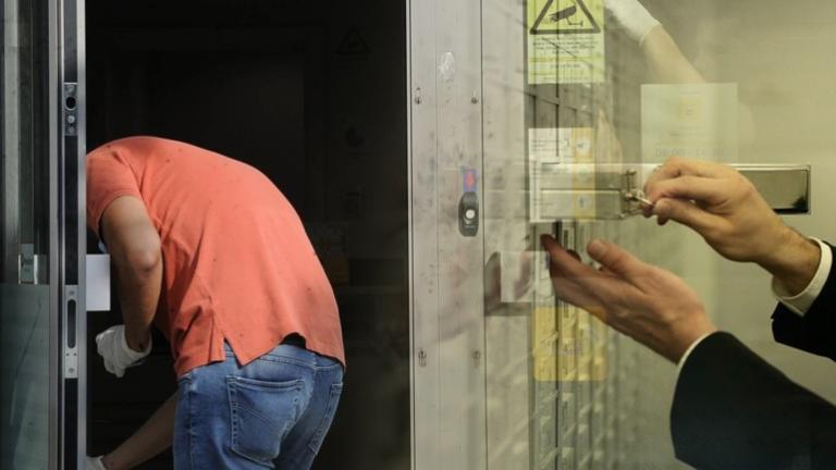 Συνελήφθη 58χρονος για το ριφιφί σε θυρίδες τράπεζας στο Χαλάνδρι