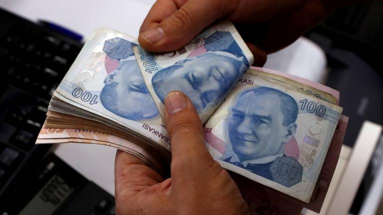 Τουρκία: Νέα πτώση της λίρας μετά την απόλυση του υποδιοικητή της κεντρικής τράπεζας	