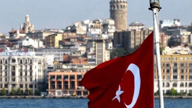 Η τουρκική λίρα κατακρημνίστηκε, το χρηματιστήριο σε ελεύθερη πτώση