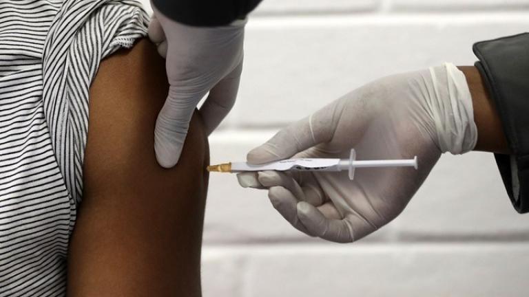 Συναγερμός στις Αρχές: Πέθανε 63χρονη λίγη ώρα αφού έκανε το εμβόλιο κατά της covid-19