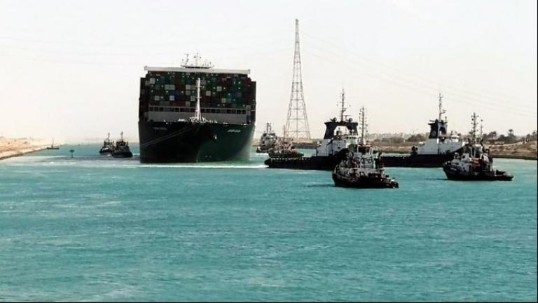 Ξεκίνησε ο απόπλους - Πάνω από 400 πλοία περιμένουν να διασχίσουν την διώρυγα του Σουέζ  