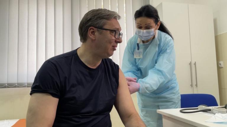 Με το κινεζικό εμβόλιο της Sinopharm εμβολιάστηκε ο πρόεδρος της Σερβίας Αλεξάνταρ Βούτσιτς