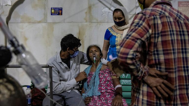 ΠΟΥ για Ινδία: Ο κόσμος σπεύδει άνευ λόγου στα νοσοκομεία και επιδεινώνει την κρίση