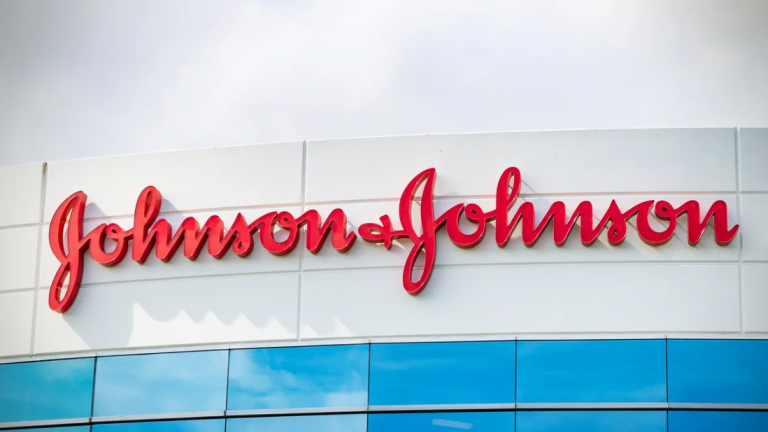 Johnson & Johnson: Καθυστερούν οι παραδόσεις εμβολίων στην Ευρώπη μετά την "αναστολή" της χρήσης του στις ΗΠΑ