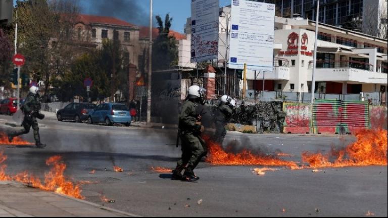 Θεσσαλονίκη: Επεισόδια σημειώθηκαν στη λήξη της φοιτητικής πορείας στο Συντριβάνι