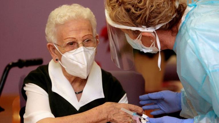 Η Ισπανία θα εμβολιάσει τους πολίτες 70-79 ετών με το εμβόλιο της Johnson&Johnson