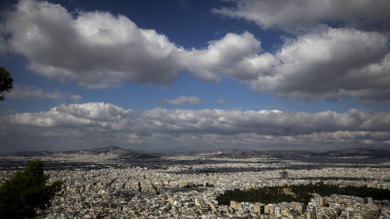 Γενικά αίθριος καιρός, με αραιές νεφώσεις που το βράδυ στα δυτικά θα πυκνώσουν.