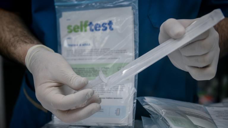 Ανατροπή: Έκπτωτη από τον διαγωνισμό για την προμήθεια των self-tests η Swiss Med
