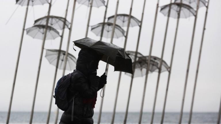 Καιρός 6/4/2021: Άστατος καιρός με βροχές, ανέμους και αφρικανική σκόνη