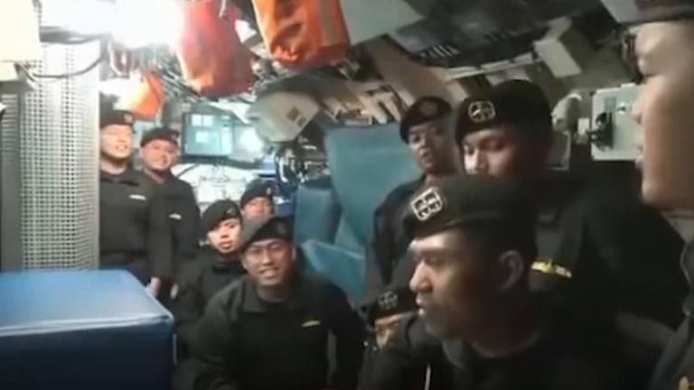 Ινδονησία: Το τελευταίο αντίο του πληρώματος του μοιραίου υποβρυχίου (ΒΙΝΤΕΟ)