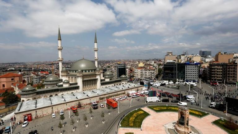 Ο Ερντογάν εγκαινίασε το εμβληματικό τέμενος βάζοντας την σφραγίδα του στην πλατεία Ταξίμ