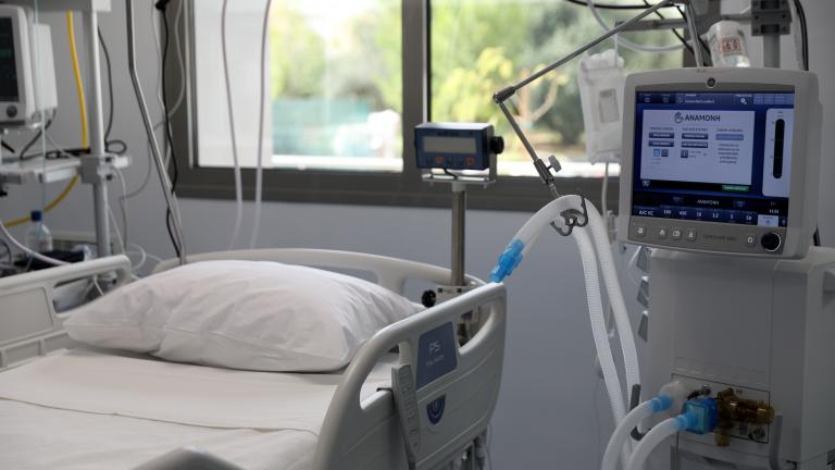 Κορονοϊός: Αγωνία για 16χρονο που νοσηλεύεται διασωληνωμένος στον Ερυθρό Σταυρό