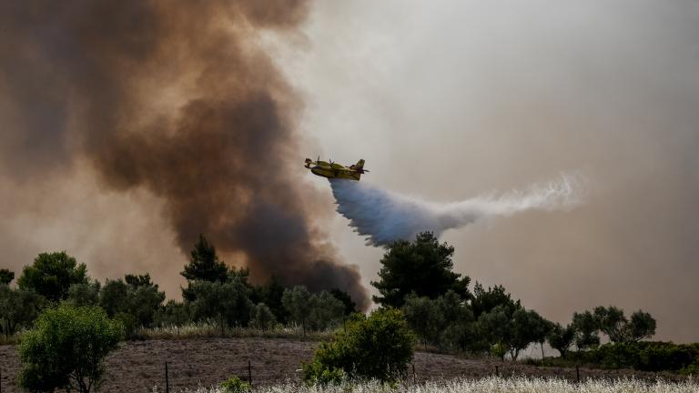 Φωτιά στην Κορινθία: Σε ύφεση αλλά όχι οριοθετημένη η φωτιά - Αναζωπυρώσεις σε διάφορα σημεία