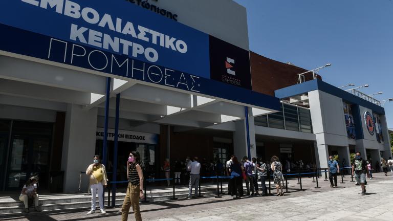 Συνεχίζονται οι εμβολιασμοί με AstraZeneca χωρίς αλλαγές στα όρια ηλικίας