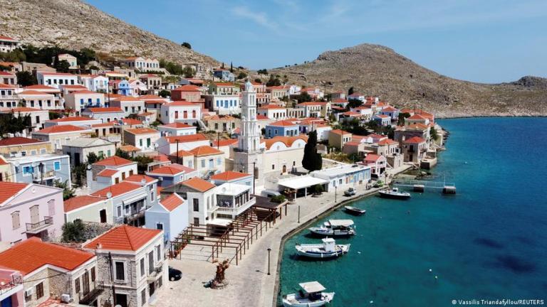Tagesspiegel: Η Ελλάδα ανοίγει για τουρίστες