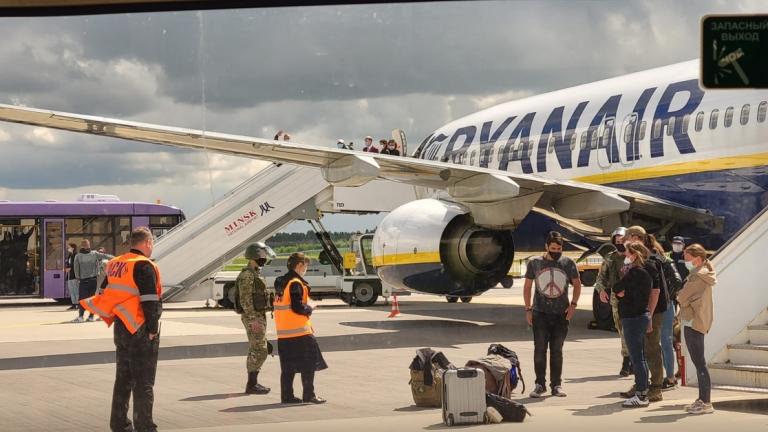 Υπόθεση Ryanair: Έλληνας μεταξύ των τριών επιβατών της Ryanair που κατέβηκαν στο Μινσκ - Τι ερευνούν οι ελληνικές αρχές