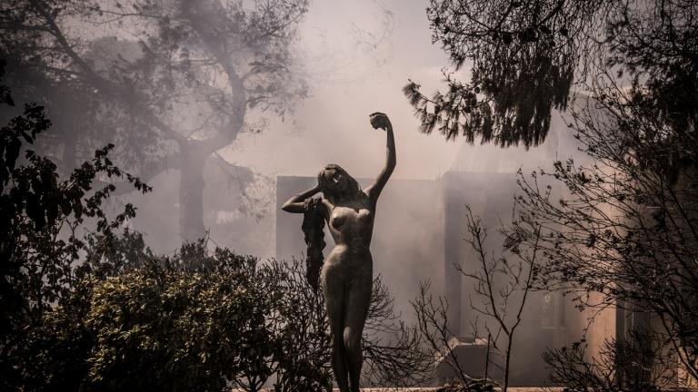 Φωτιά στα Γεράνεια όρη: Εντολή για εκκένωση στον οικισμό Παπαγιαννέικα στα Μέγαρα