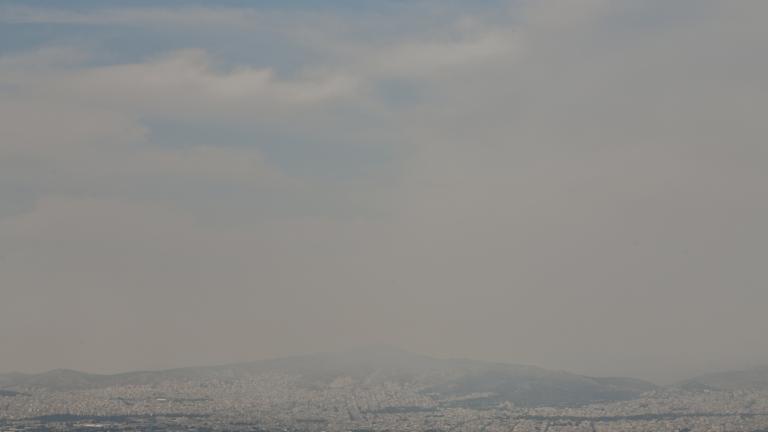 Meteo: Έως τις Κυκλάδες και την Ικαρία έφθασε ο καπνός από την πυρκαγιά στην Κορινθία