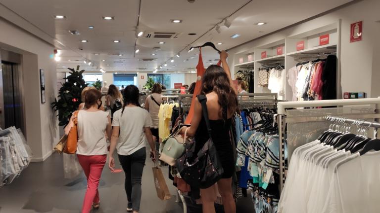 Εκπτωτικό δεκαπενθήμερο με ανοιχτά καταστήματα την Κυριακή στη Θεσσαλονίκη