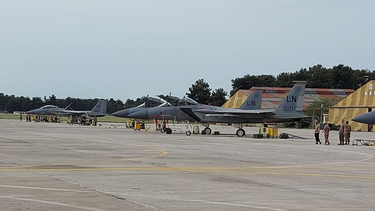 Οι ΗΠΑ συνεχίζουν να ψηφίζουν Ελλάδα - 12 αμερικανικά F-15 προσγειώθηκαν στην Λάρισα