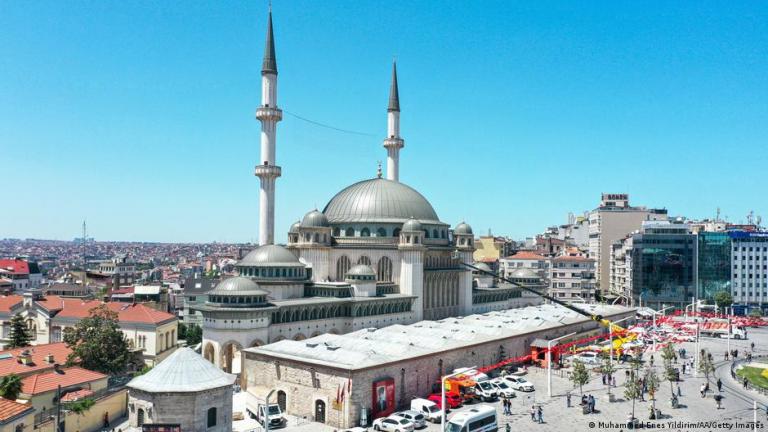 Ο Ερντογάν και το τζαμί στην πλατεία Ταξίμ