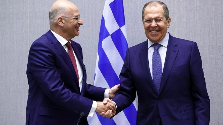 Κοινές δηλώσεις Δένδια-Λαβρόφ: Επιθυμία της Ελλάδας η αποκατάσταση των σχέσεων ΕΕ-Ρωσίας