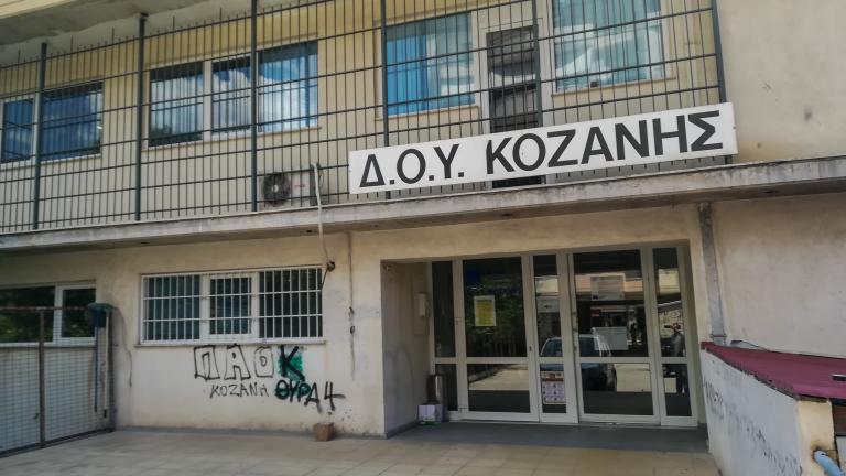 Ισόβια και 26 χρόνια κάθειρξη στον 46χρονο για την επίθεση με τσεκούρι στη ΔΟΥ Κοζάνης-Οι ανατριχιαστικές μαρτυρίες