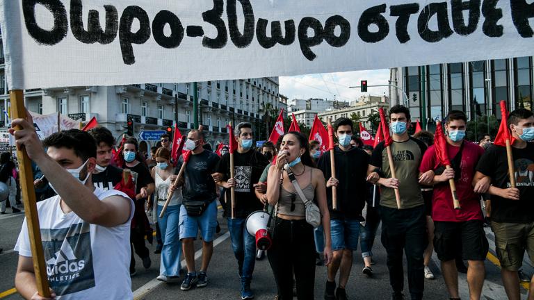 Σε εξέλιξη το συλλαλητήριο στο Σύνταγμα ενάντια στο εργασιακό νομοσχέδιο - Κλειστό το κέντρο της Αθήνας