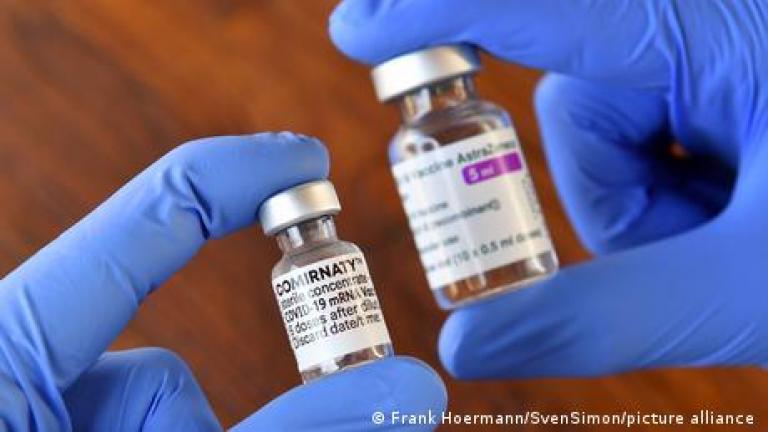 Iταλία: Σύγχυση προκαλεί ο εμβολιασμός με AstraZeneca