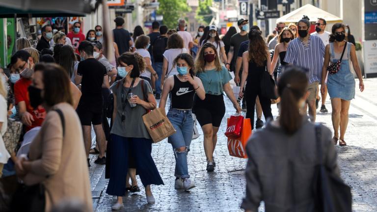 Συνεδριάζει η επιτροπή λοιμωξιολόγων - Τι θα γίνει με τη μουσική και την απαγόρευση κυκλοφορίας