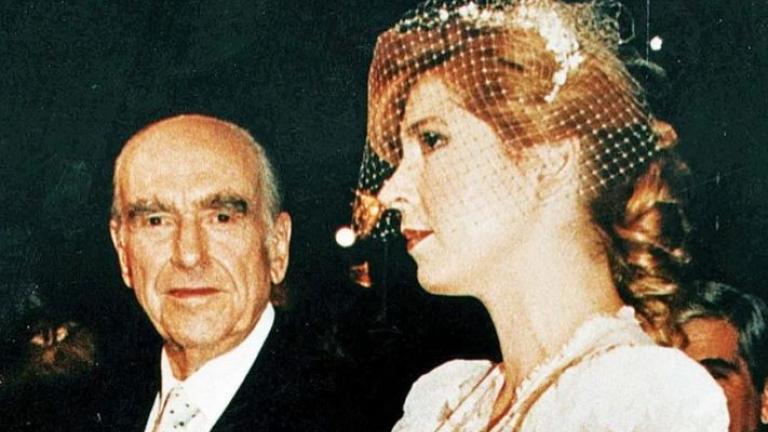 Στο σφυρί μπομπονιέρα από τον γάμο του Ανδρέα με τη Δήμητρα Λιάνη 