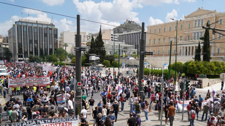 Μεγάλες απεργιακές συγκεντρώσεις στην Αθήνα και σε όλη τη χώρα (ΦΩΤΟ)