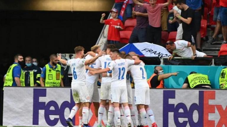 Ολλανδία-Τσεχία 0-2: Ποιοι «οράνιε»; Στους «8» οι... τρελοί Τσέχοι