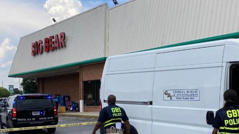 ΗΠΑ: Διαπληκτίστηκαν για τη χρήση μάσκας στο σούπερ μάρκετ, τράβηξε πιστόλι και σκότωσε την ταμία