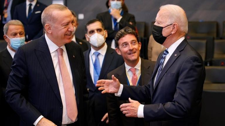 Al Monitor: Μόνο για το φαίνεσθαι η συνάντηση Μπάιντεν-Ερντογάν