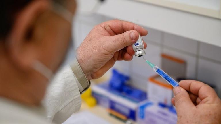 Γ. Στίγκλιτς: Με την άρνησή της να άρει την πατέντα για το εμβόλιο του κορονοϊού, η Γερμανία κρατά όμηρο όλο τον κόσμο