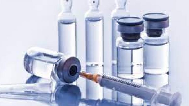 EMA: Πολύ νωρίς για να αποφασισθεί αν θα χρειασθεί η χορήγηση περισσότερων των δύο δόσεων των εμβολίων κατά της Covid