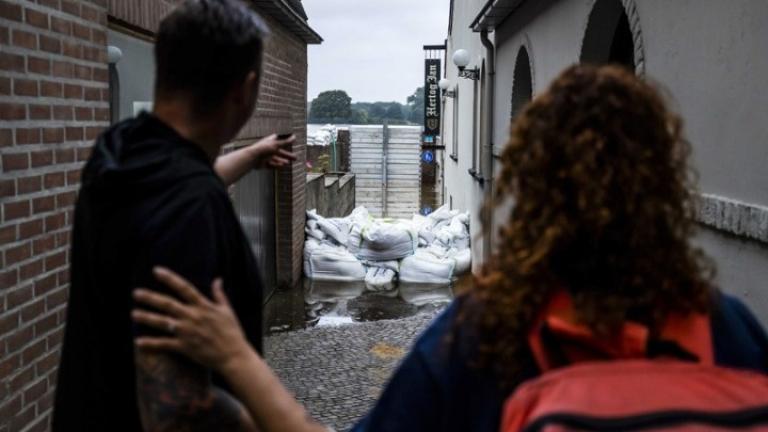 Ολλανδία: Τα πλημμυρισμένα ποτάμια απειλούν κατοικημένες περιοχές