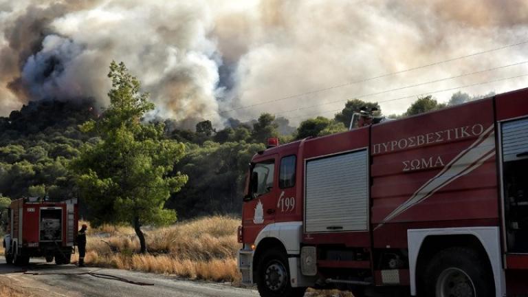 Πυρκαγιά κοντά στις εγκαταστάσεις του παλαιού αεροδρομίου στο Ελληνικό