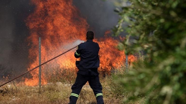 Καλύτερη εικόνα παρουσιάζει η φωτιά στην περιοχή Θυρίου Αιτωλοακαρνανίας
