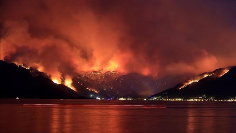 Ο Πούτιν διαβεβαίωσε τον Ερντογάν ότι η Ρωσία θα συνεχίσει να βοηθάει την Τουρκία στην κατάσβεση των πυρκαγιών