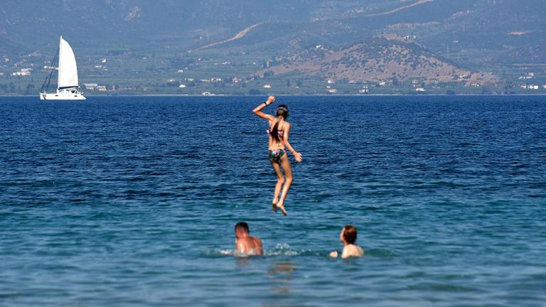 Καιρός για Παρασκευή 16/7: Ηλιοφάνεια και πολλή ζέστη με μέγιστες θερμοκρασίες στους 39-41 βαθμούς Κελσίου