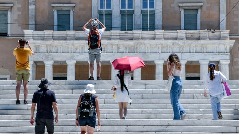 Τα νέα εργαστηριακά επιβεβαιωμένα κρούσματα της νόσου που καταγράφηκαν τις τελευταίες 24 ώρες είναι 3.565