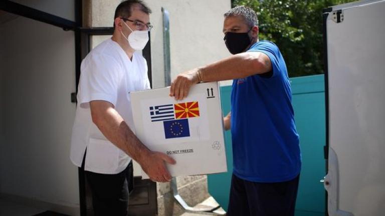 Η Ελλάδα απέστειλε 100.000 εμβόλια AstraZeneca στη Βόρεια Μακεδονία 