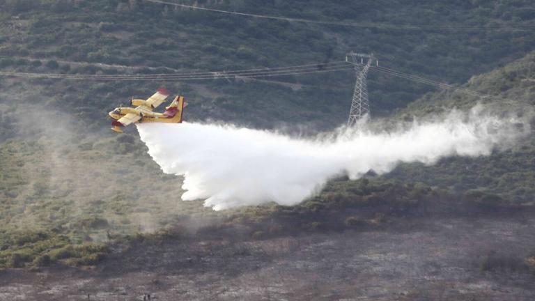 Μάχη σε δύο μέτωπα δίνουν οι πυροσβέστες – Έχουν εκκενωθεί το Καπανδρίτι και η Αγία Ειρήνη - Η φωτιά βρίσκεται κοντά σε κατοικημένες περιοχές