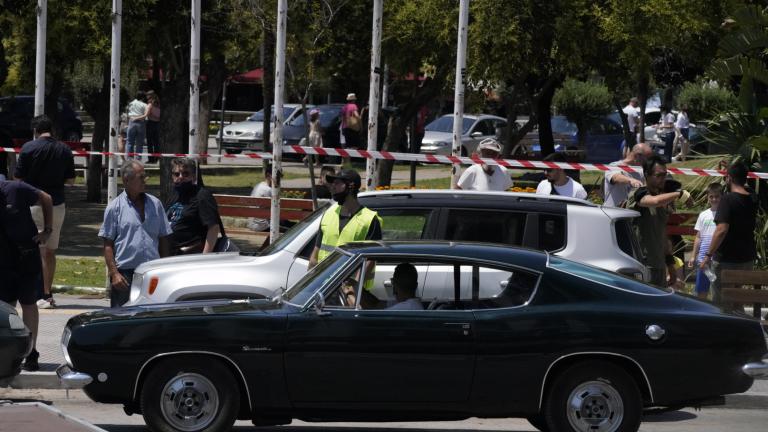 Φοίνικες αμερικάνικα περιπολικά, ζέστη και φως μεταμορφώνουν την Εθνικής Αμύνης σε Μαϊάμι