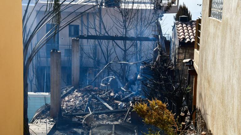 Σε εξέλιξη οι φωτιές στην Αχαΐα - Εκκενώνονται οικισμοί συνεχώς - Κάηκαν σπίτια