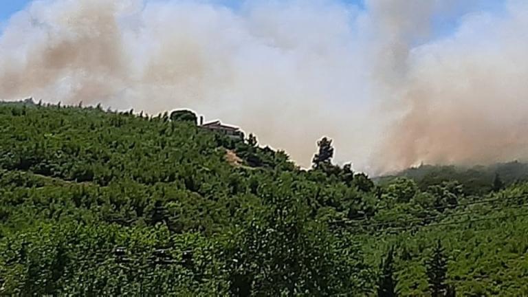 Επικίνδυνη φωτιά στο Βαρνάβα - Πυρκαγιά και στην Ελευσίνα