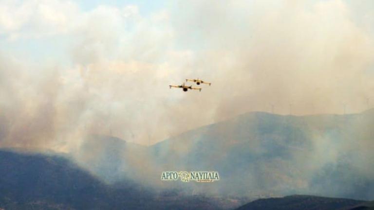 Αργολιδα: Μεγάλη φωτιά στο Αραχναίο - Εκκενώνεται το χωριό Γκάτζια