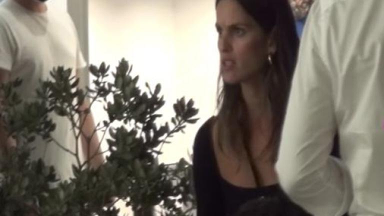 Η «Θεά» Izabel Goulart ήρθε στη Μύκονο και πήγε για…κρέπα 